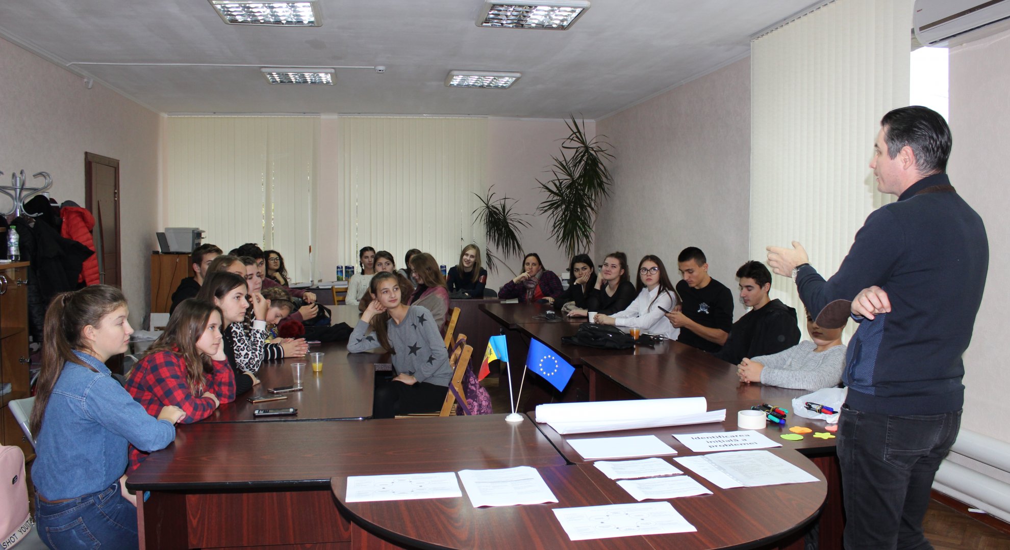 Instruirii în domeniul lucrului în echipă și liderism pentru de elevii din 3 licee: L.T. ”Mihail Sadoveanu” s. Giurgiulești, L.T. ”Dimitrie Cantemir” or. Cahul și L.T. ”Ioan Vodă” or. Cahul,