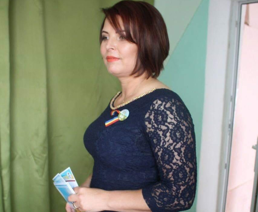 Violeta Vitu, primara comunei Ciuciuieni, care se pricepe în medicină, electricitate și construcție și este o femeie-lideră în comunitate